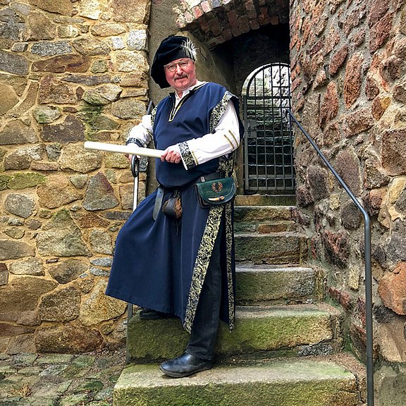 Der Stadtschreiber von Bautzen an historischem Stadttor